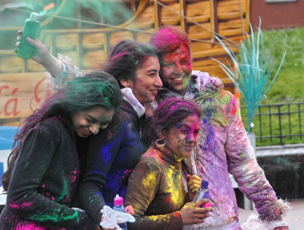 HOli