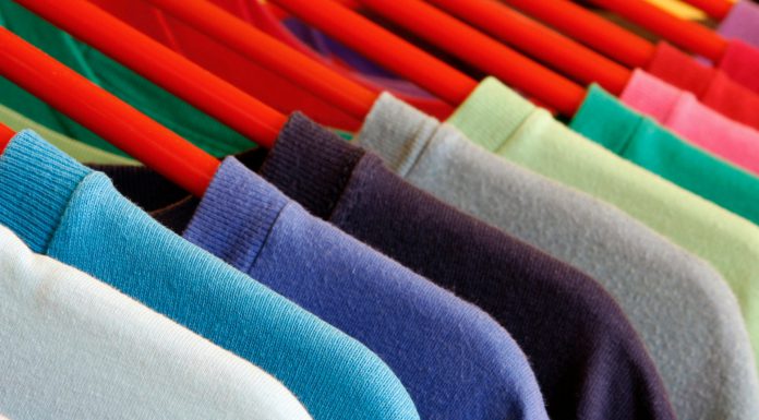 5 T-shirts Men should never wear