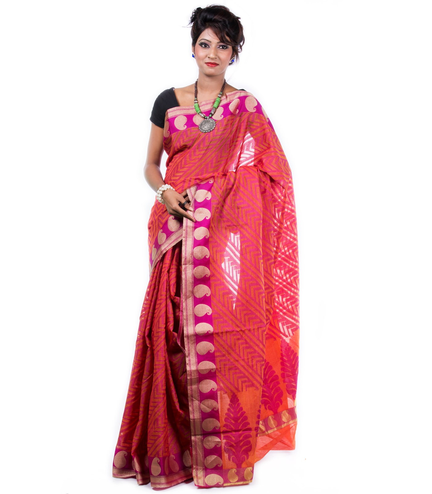 3 Full Proof Reason to Have Benarasi Sarees in Your Wardrobe Red hand woven cotton saree