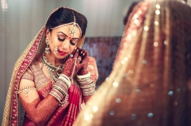 6 Dazzing Types of Bridal Earrings That Every Bride Should Know!