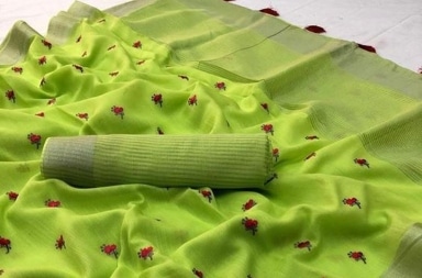 15 Blouse Colours which look Perfect with Green Saree