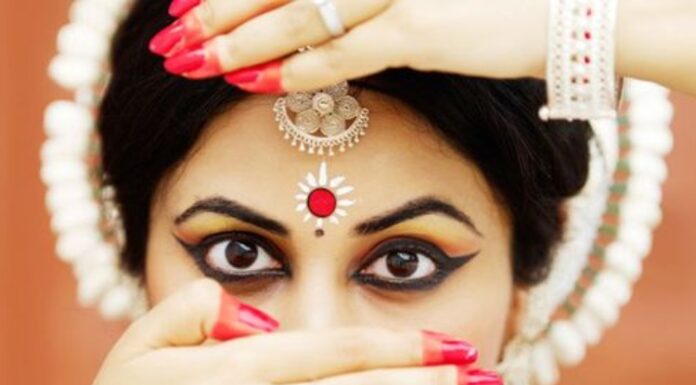 15 Colorful Bindi Designs that You should Try in This Wedding Season