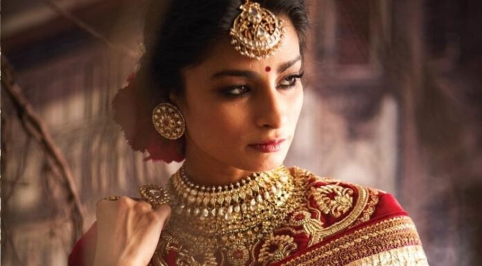 20 Stunning High Neck Blouse Designs To Pair With Sarees