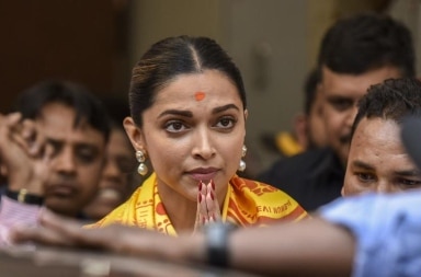 10 Pictures of Deepika in the Without Makeup Look