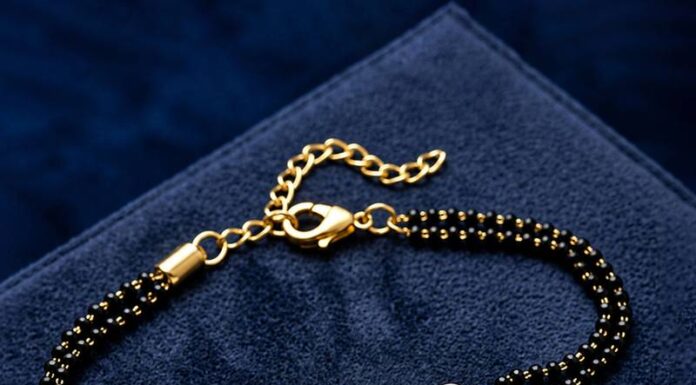 Buy impeccable styles in rakhi from online stores Buy impeccable styles in rakhi from online stores