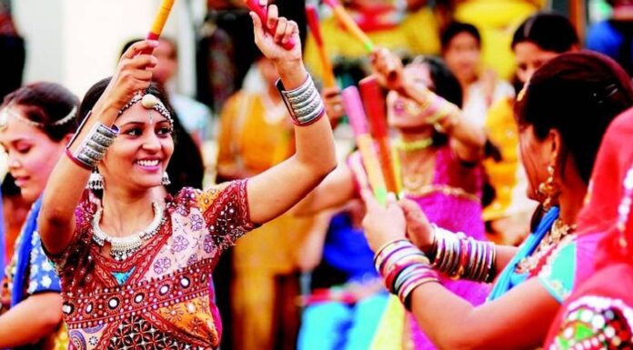 Navratri Trends: Designer Necklaces and Fashion Earrings for Women
